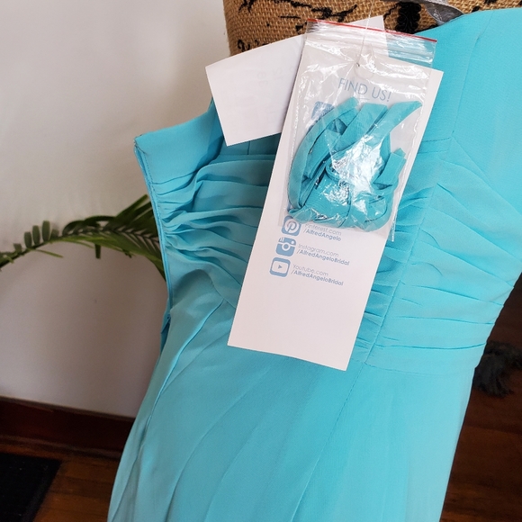 Turquoise Strapless Elegance - Picture 4 of 14